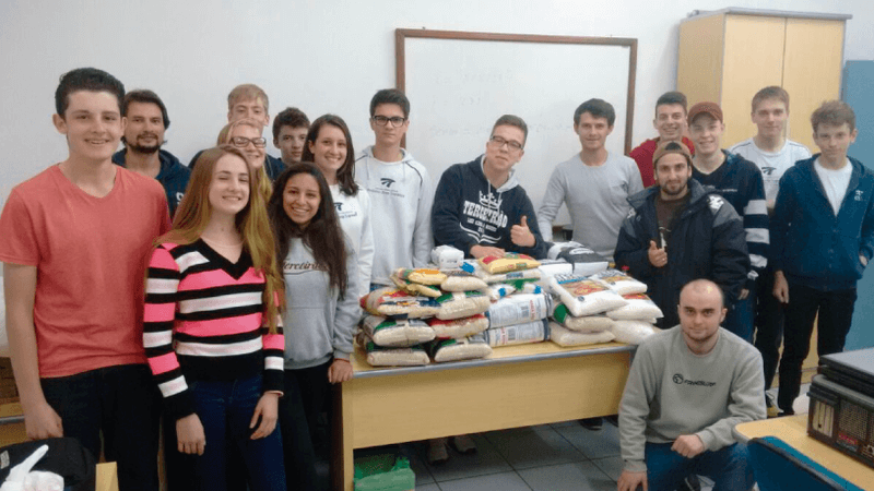 Imagem meramente ilustrativa para o título: Alunos do Projeto Geração T realizam entrega de alimentos na AVIPAE